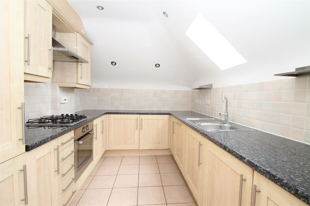 Property photo 3 of 11 Kitchen