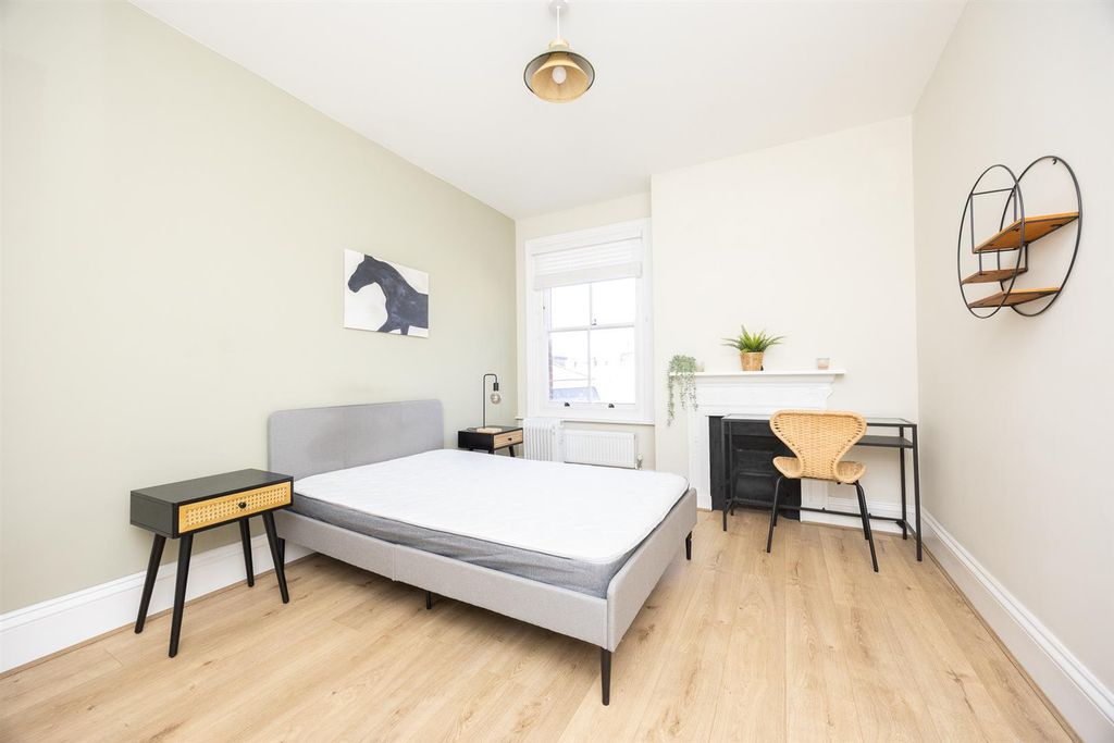 Property photo 1 of 14 Room