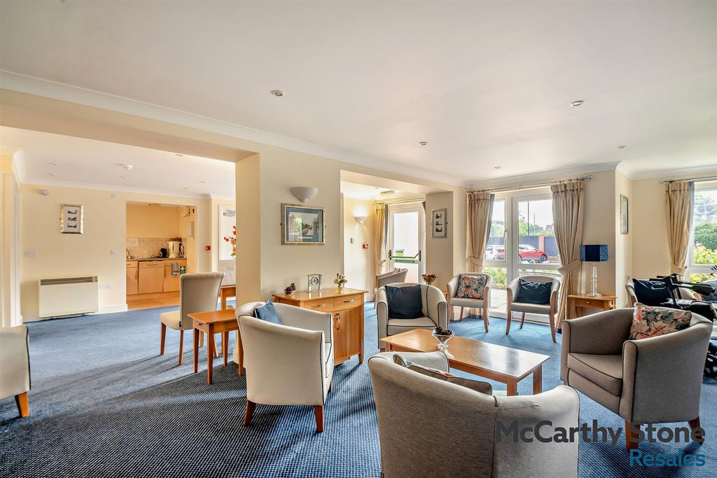 Additional image 22 of 2 bed flat for saleBenedict Court, Western Avenue, Newbury, Berkshire RG14