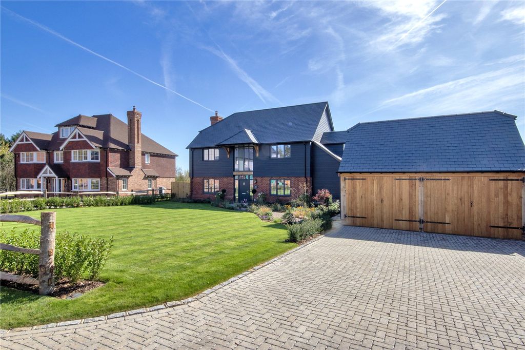 Property photo 2 of 17 Cleves