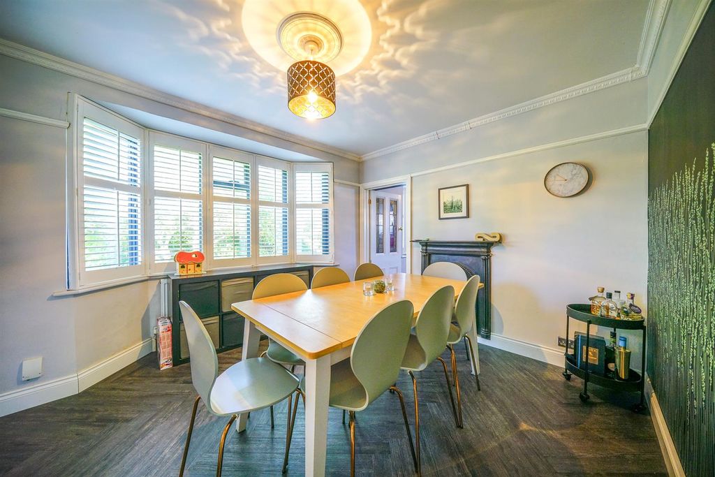 Property photo 3 of 31 Dining Room