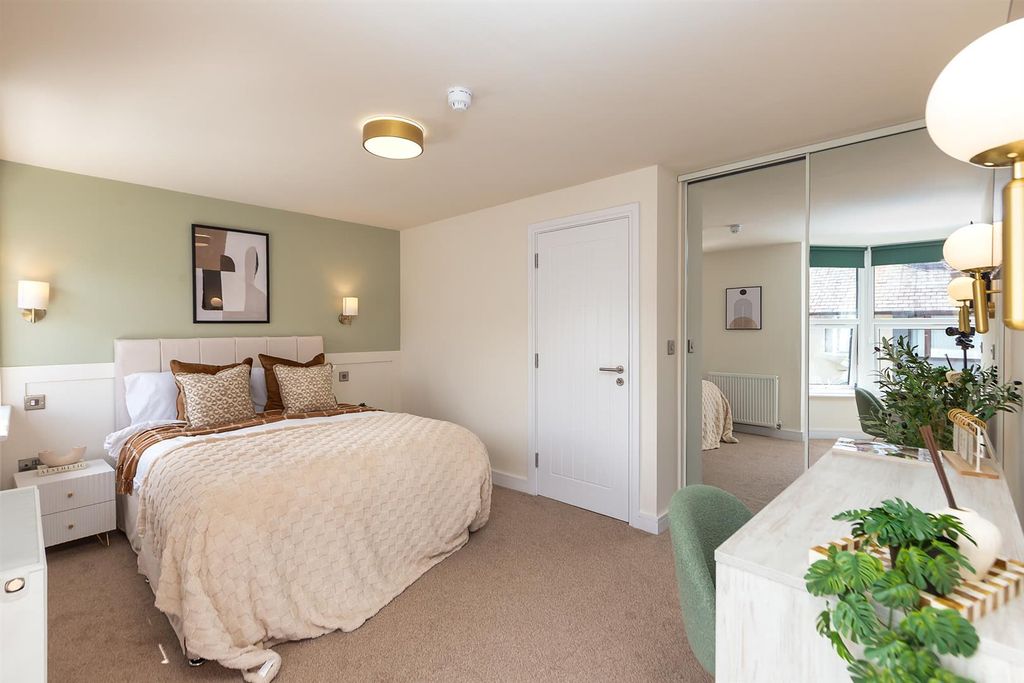 Property photo 1 of 15 Bed 3 05.Jpg
