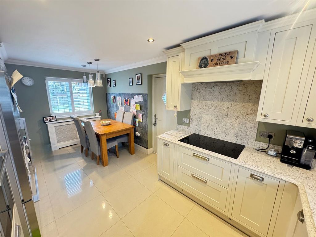 Property photo 3 of 32