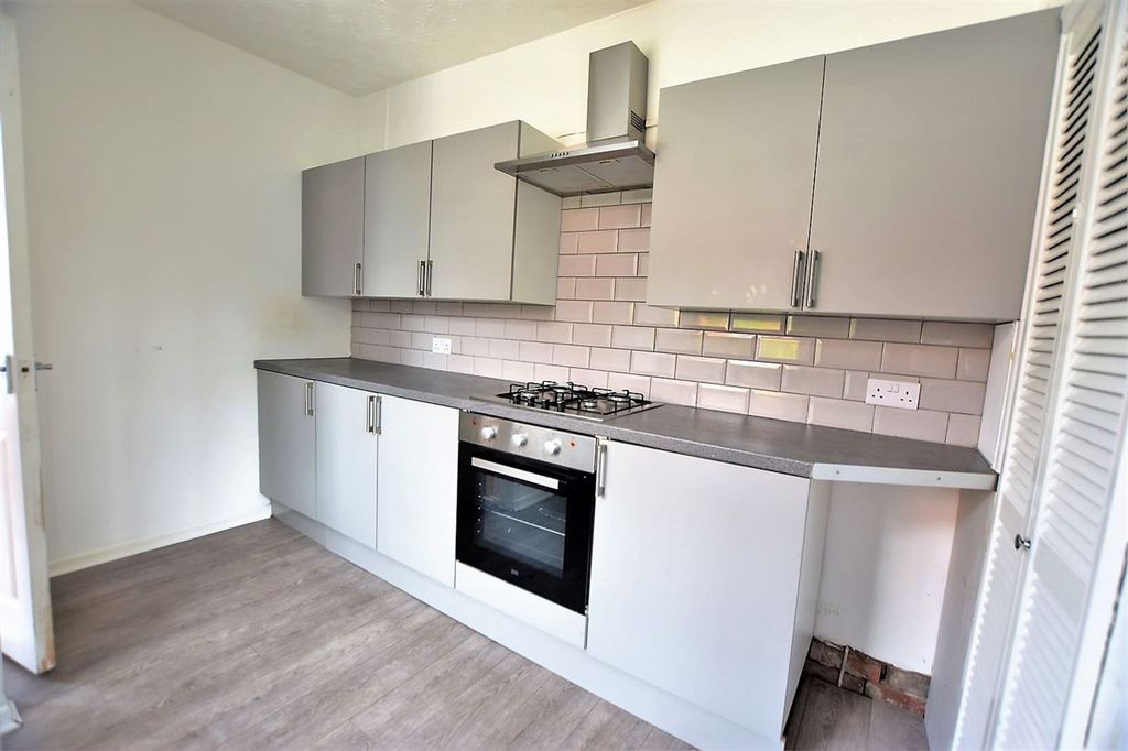 Property photo 3 of 17 Kitchen