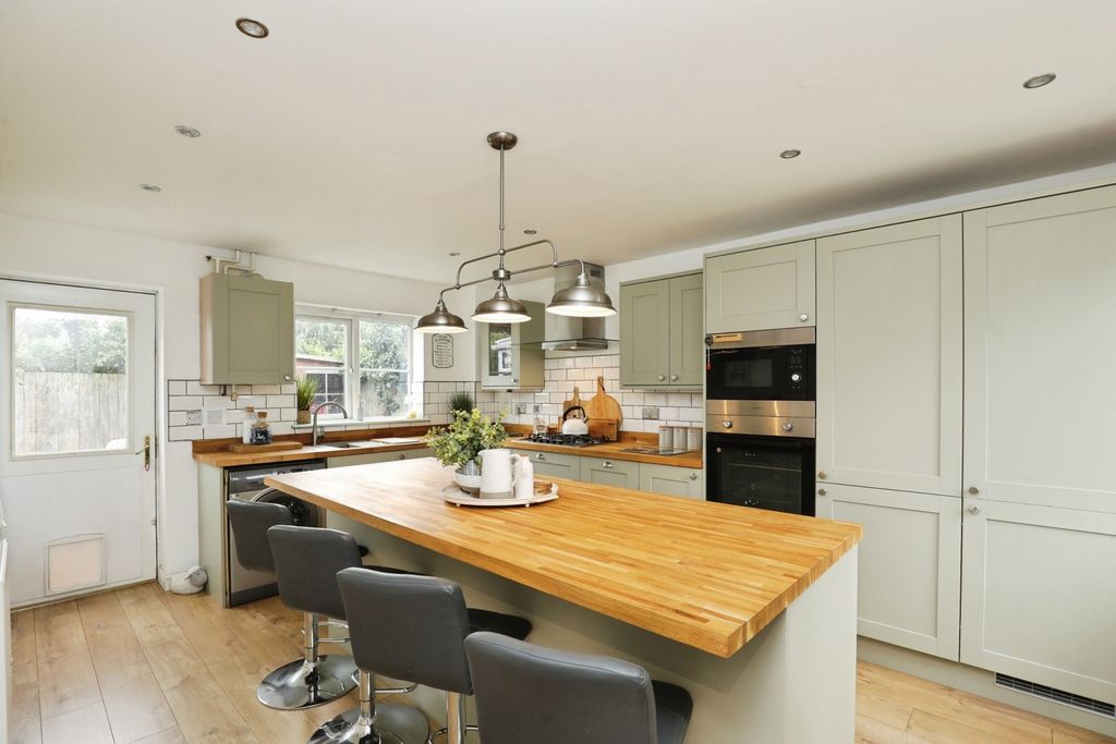 Property photo 3 of 16 Pbox-Img.Jpg