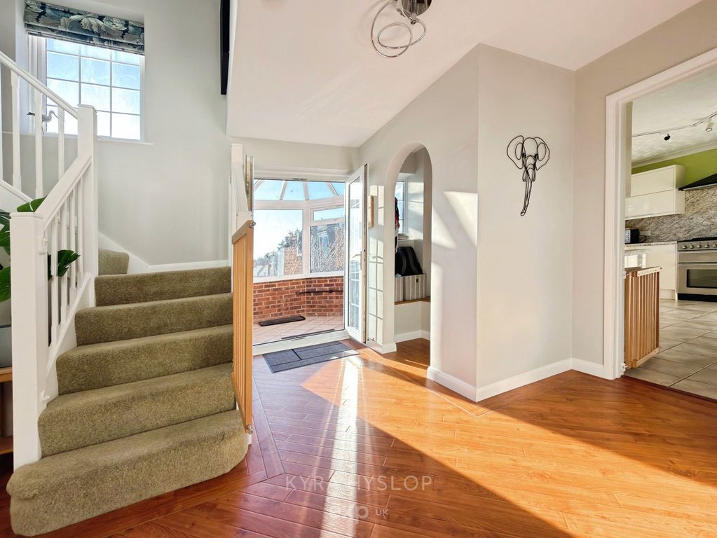 Property photo 3 of 31