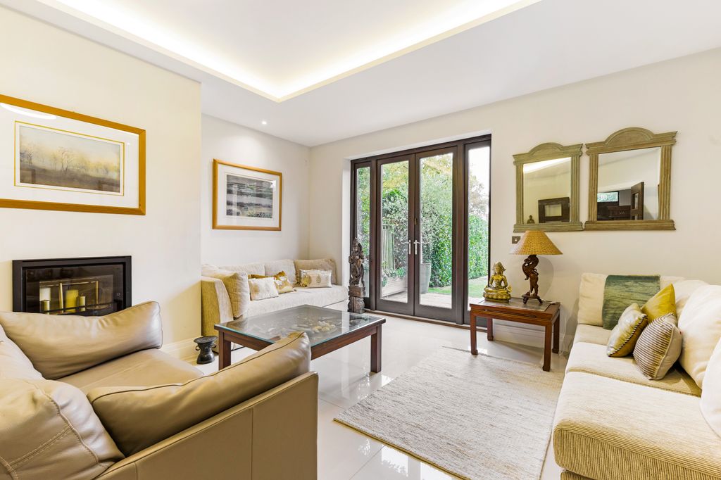 Property photo 2 of 22