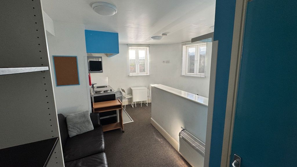 Property photo 1 of 6 2-4 Peterson Road, Studio 7