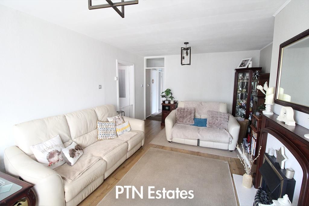 Property photo 3 of 16 Lounge.Jpg