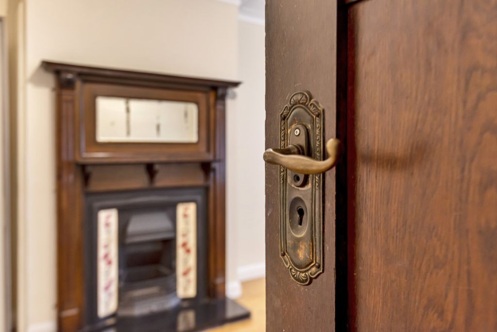 Property photo 3 of 12 913852 (3)