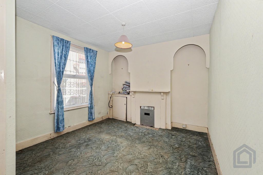 Property photo 2 of 19