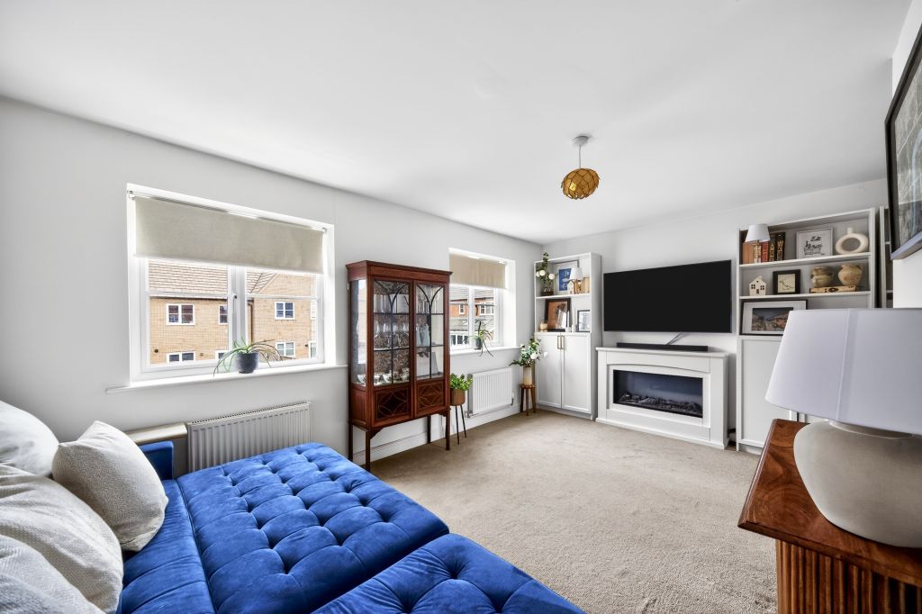 Property photo 2 of 20 Living Room