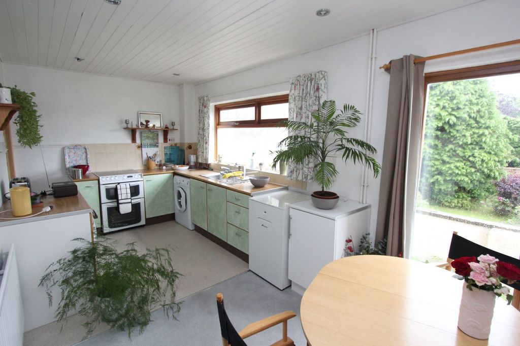 Property photo 3 of 32