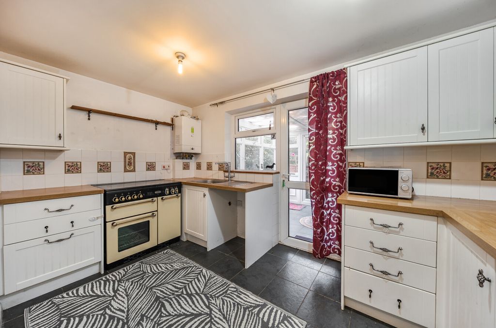 Property photo 3 of 15 1377367-3-690Df49...