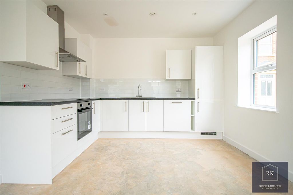 Property photo 1 of 13 Kitchen.