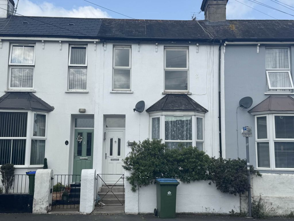 Property photo 1 of 12