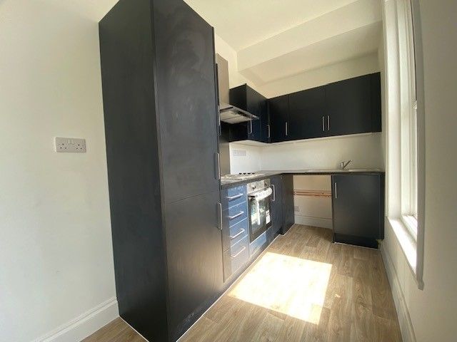 Property photo 3 of 9 Kitchen