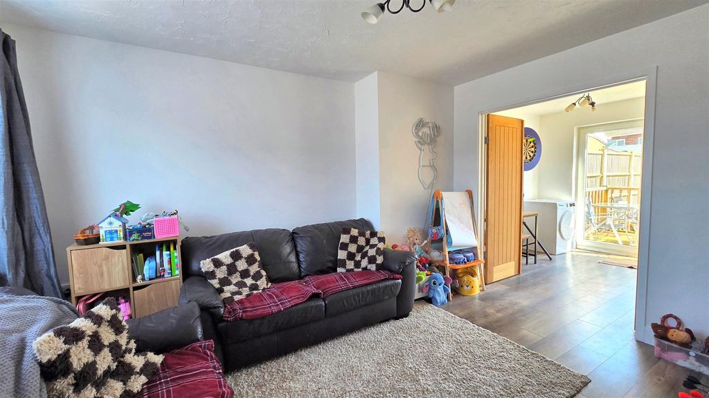 Property photo 2 of 12 Lounge