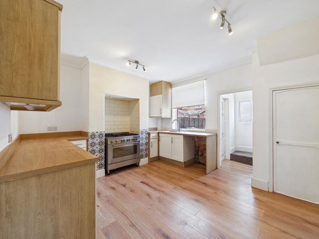 Property photo 3 of 8 Kitchen