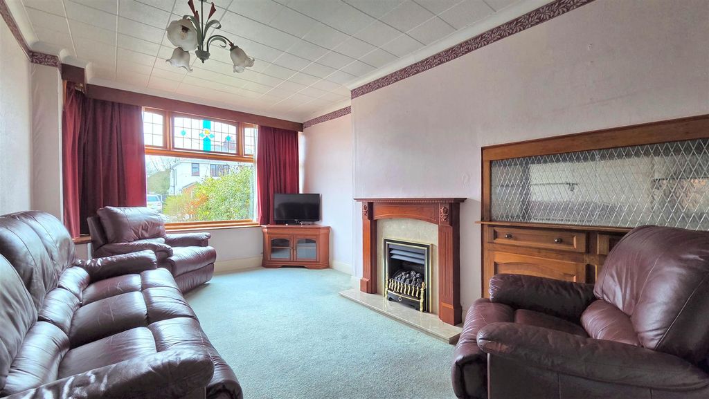 Property photo 2 of 14 Lounge