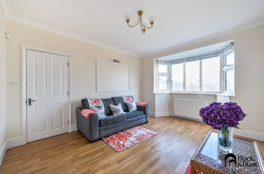 Property photo 3 of 20 Living Room