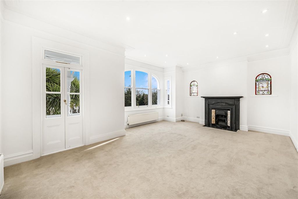 Property photo 2 of 21 Reception