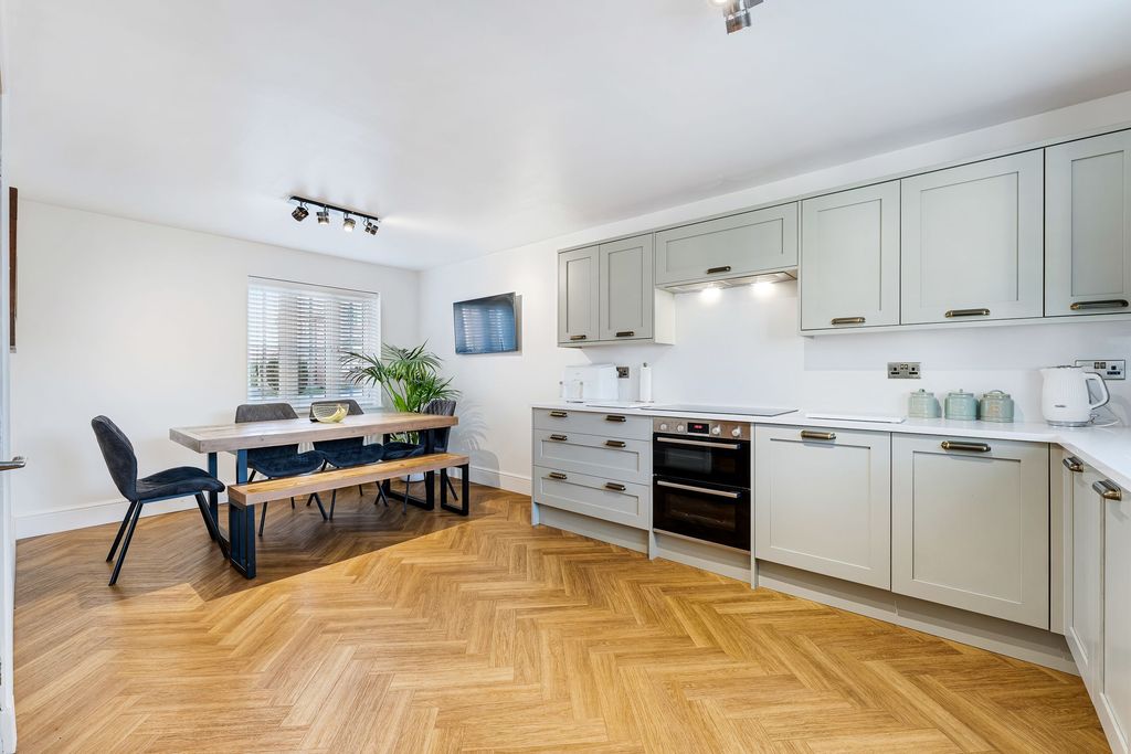 Property photo 3 of 29