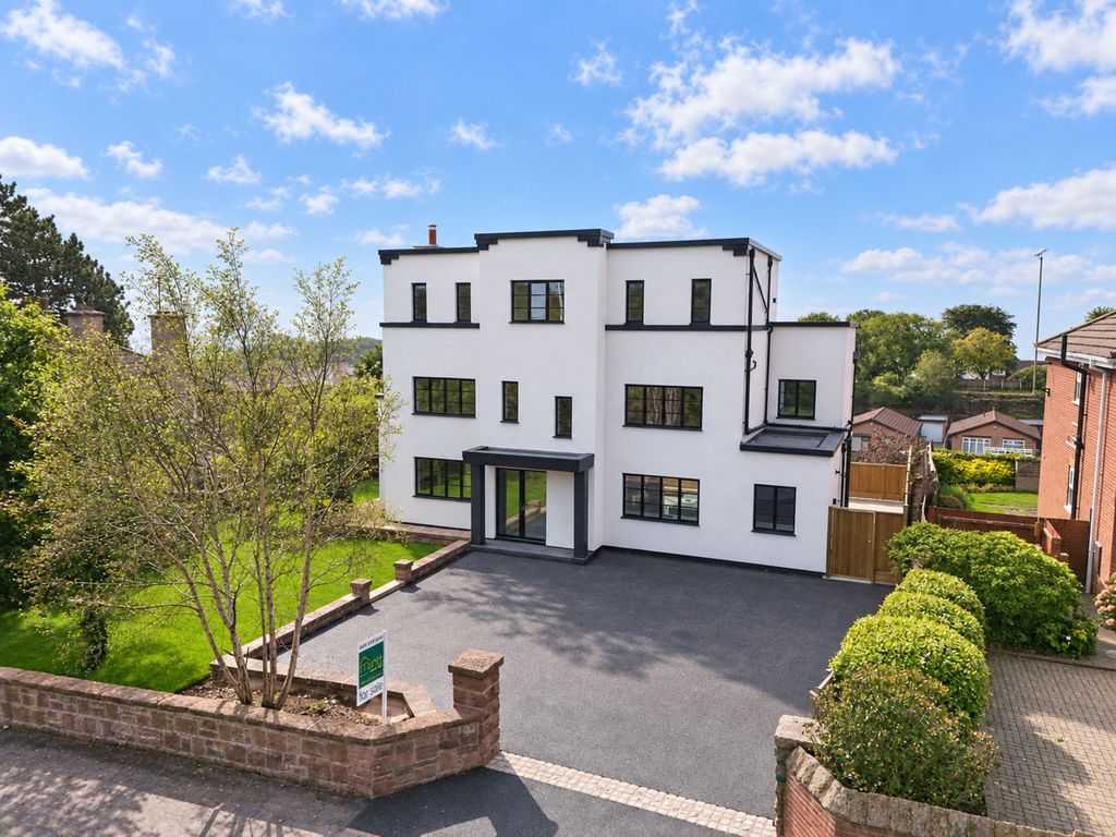 Property photo 1 of 32