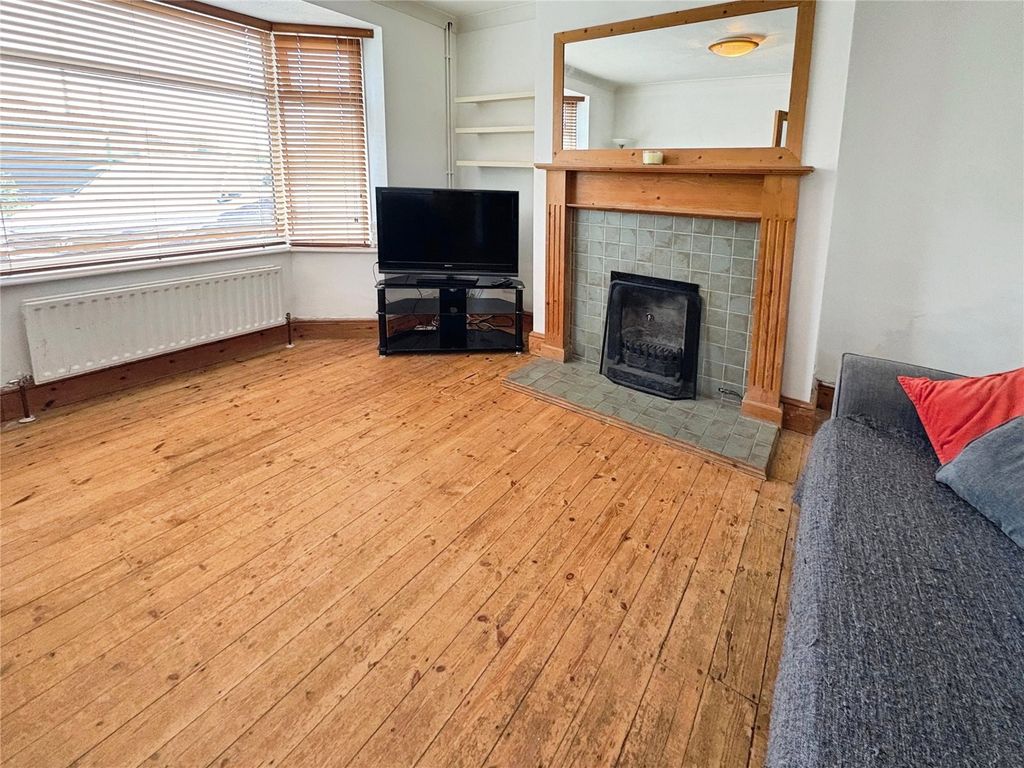 Property photo 2 of 16 Lounge