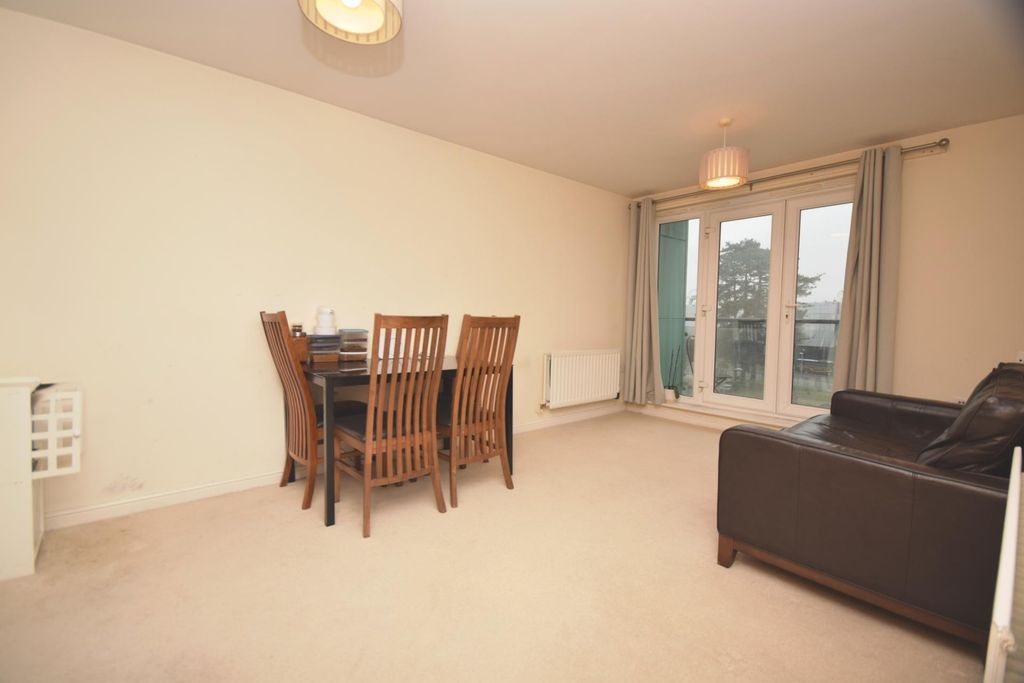 Property photo 3 of 8 Lounge