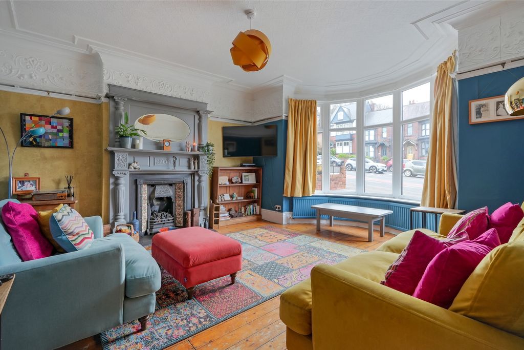 Property photo 2 of 31 Lounge