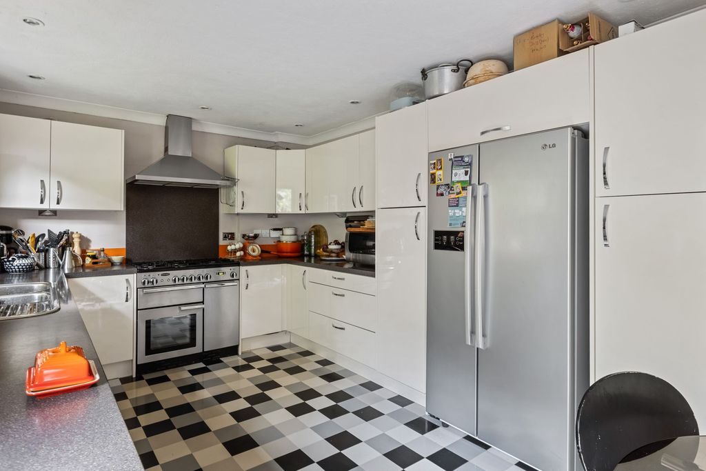 Property photo 2 of 16