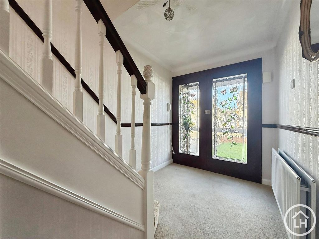 Property photo 2 of 13 Hallway