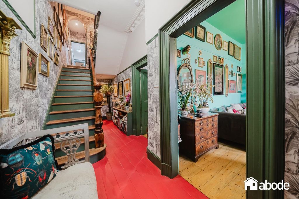 Property photo 3 of 43 42 Brooke Road West-30.Jpg