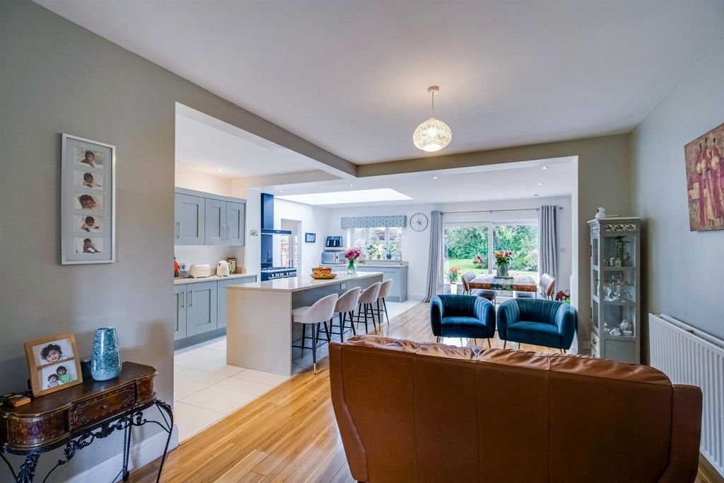 Property photo 2 of 25