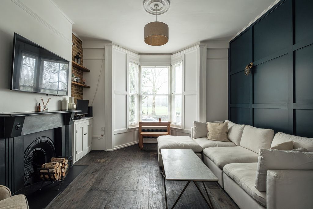 Property photo 2 of 20