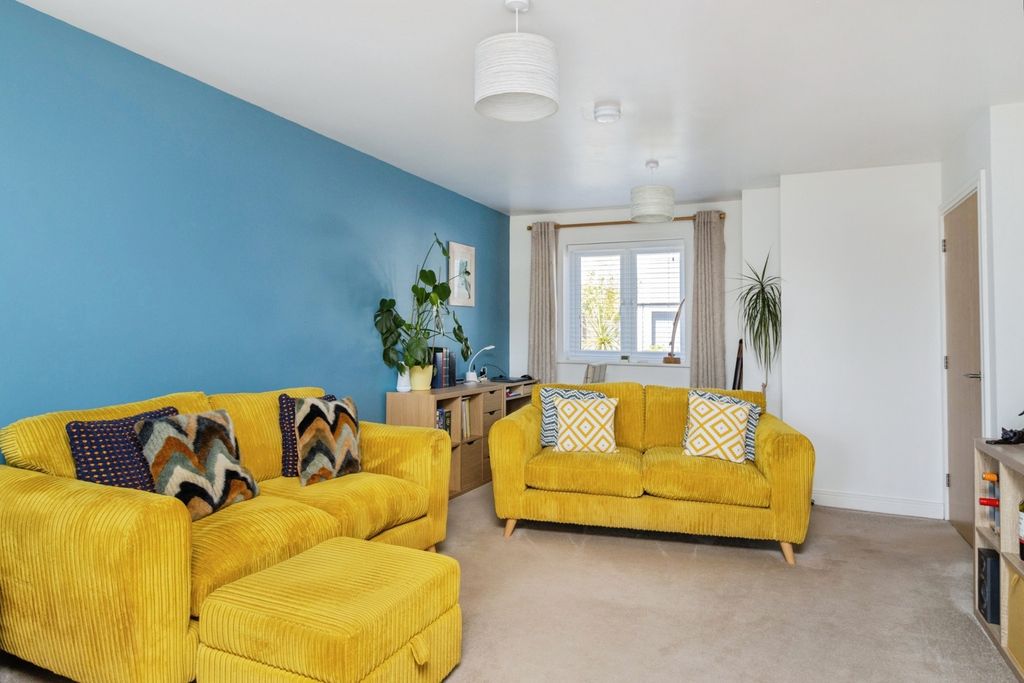 Property photo 3 of 19 Pbox-Img.Jpg