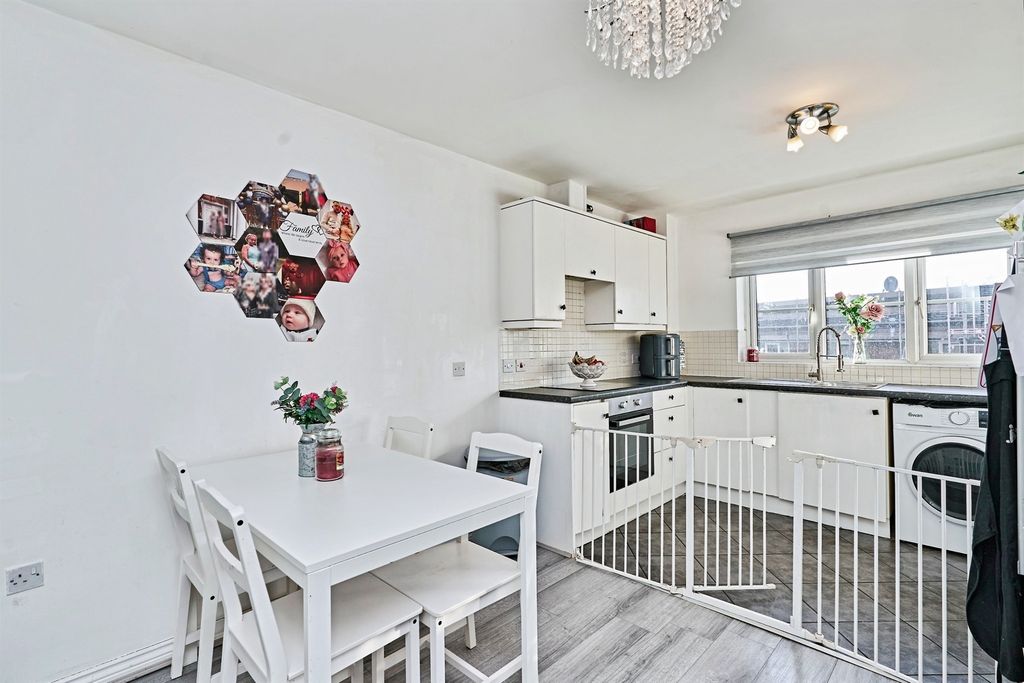 Property photo 3 of 20