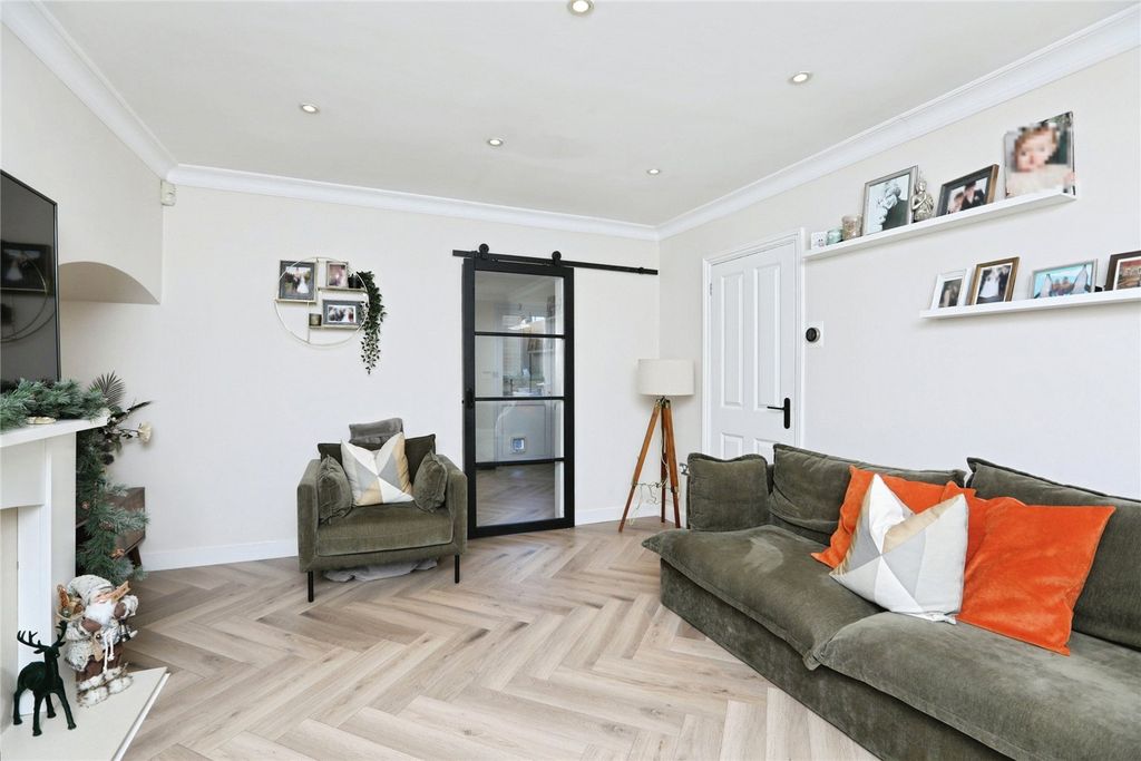 Property photo 1 of 14 Living Room