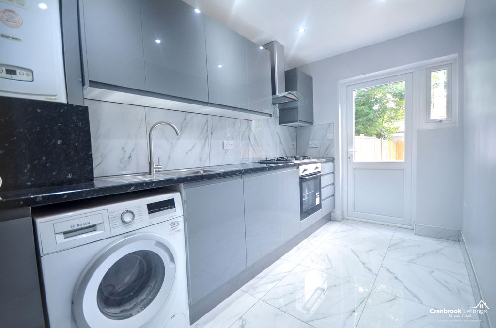 Property photo 1 of 14 Three Bed Semi-Detached House To Rent Abbey Road, Ilford Ig2