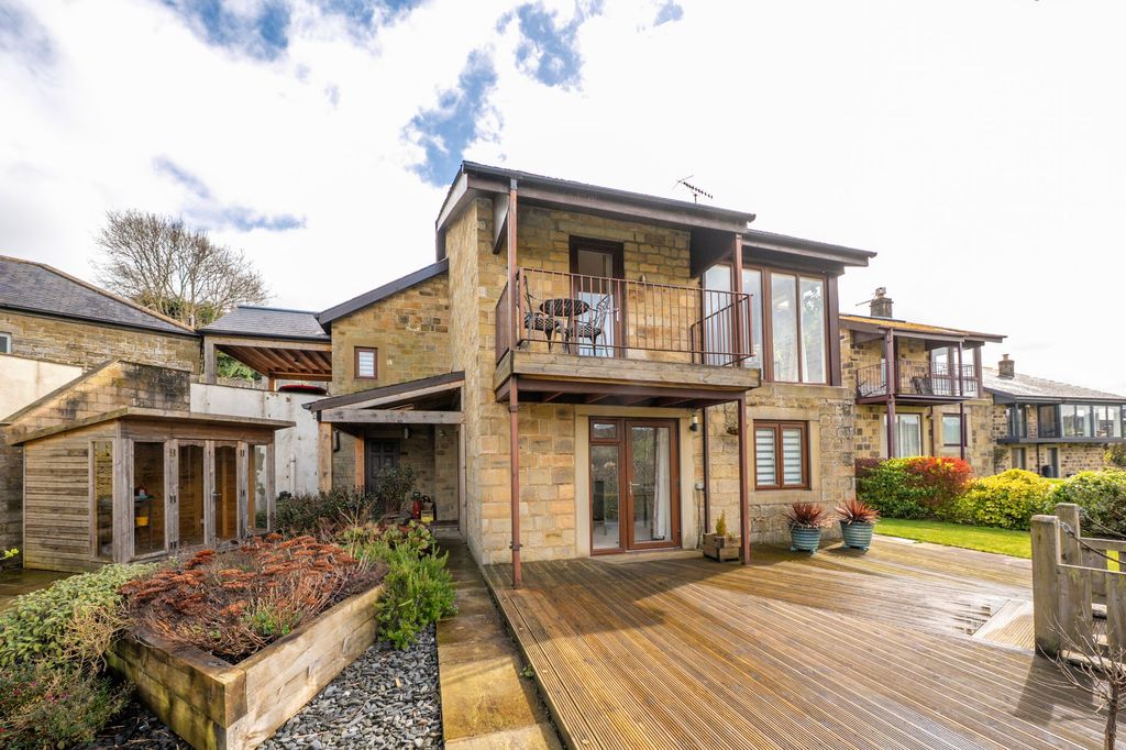 Property photo 1 of 28