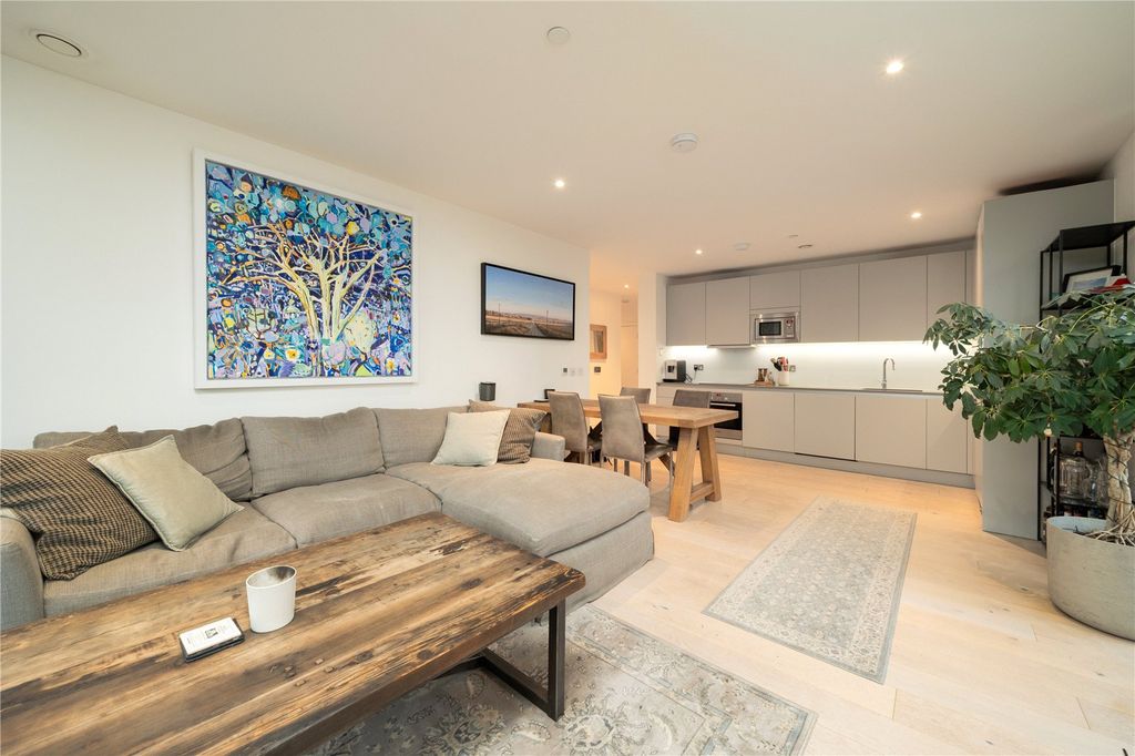 Property photo 3 of 8 Reception