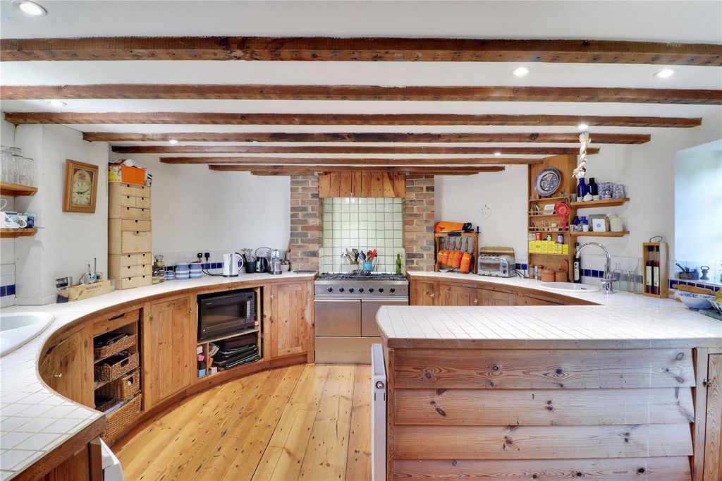 Property photo 2 of 10 Kitchen