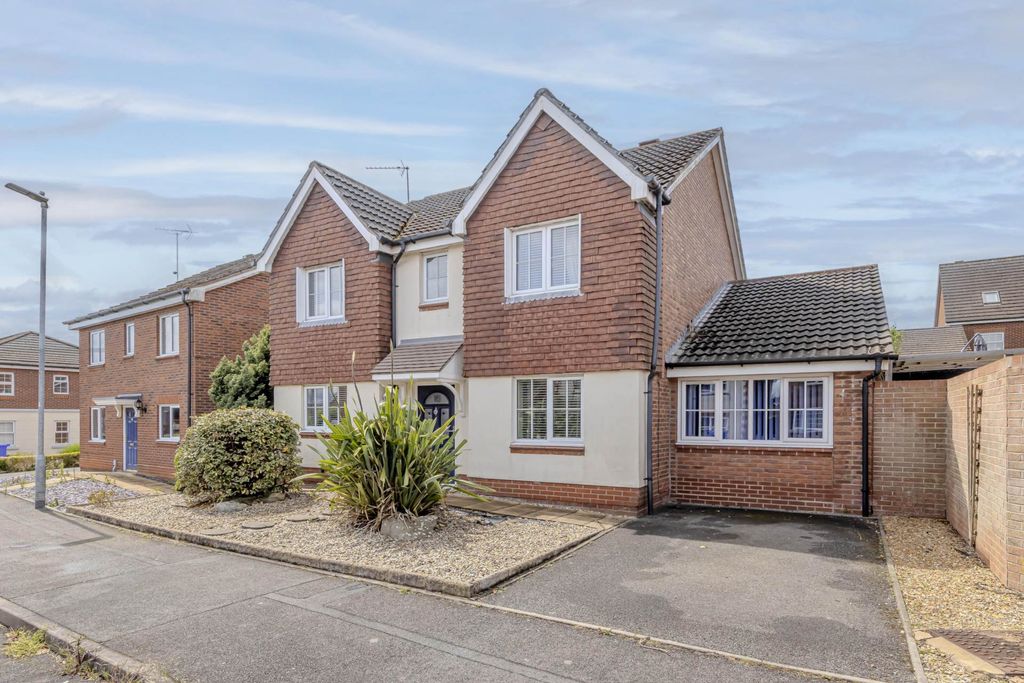 Property photo 1 of 32