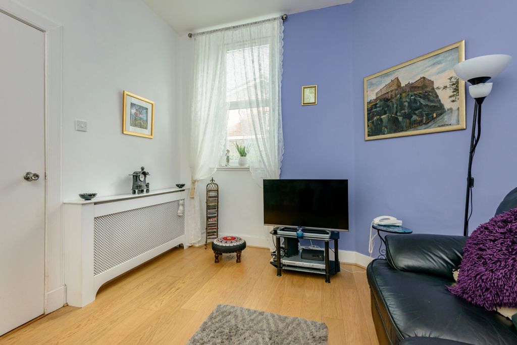 Property photo 2 of 8