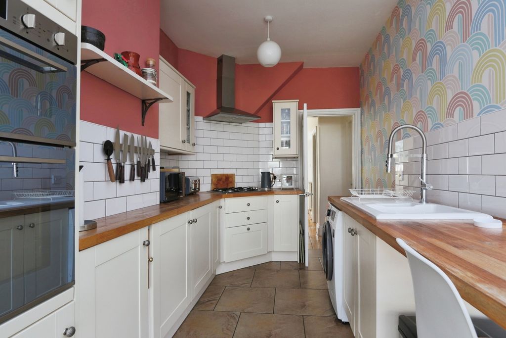 Property photo 2 of 20 4071365