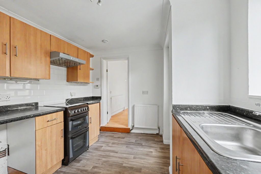 Property photo 2 of 15 5040727