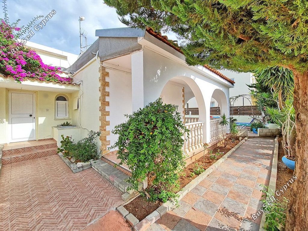 Property photo 2 of 35