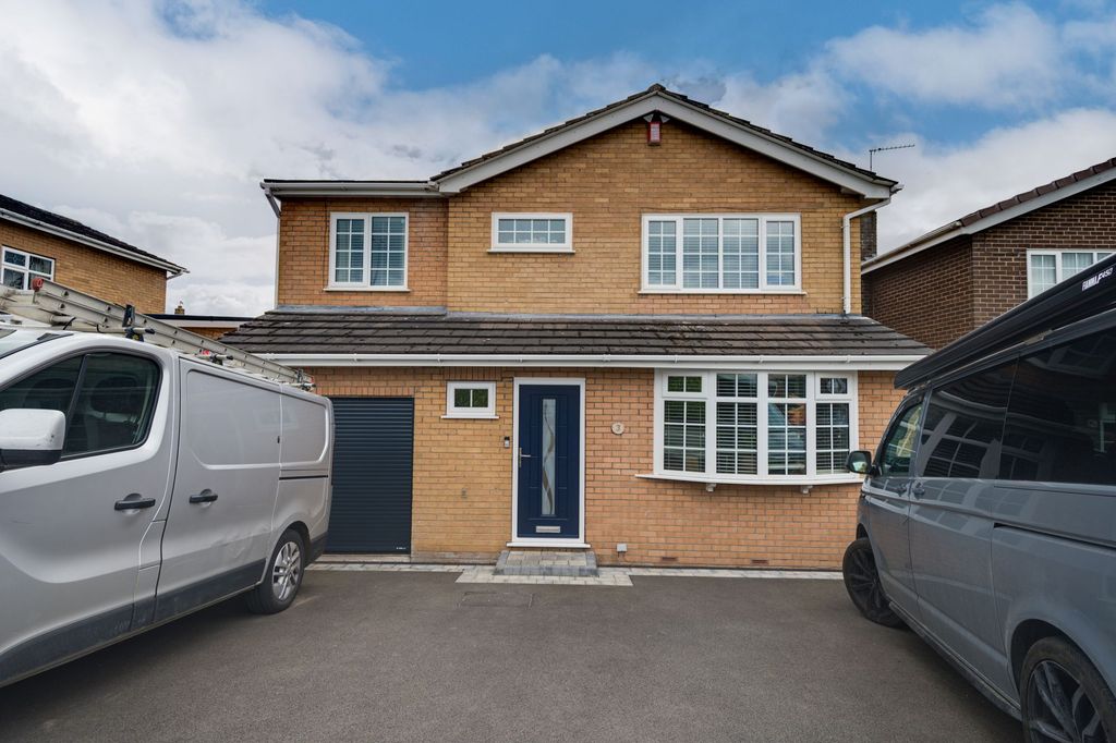 Property photo 1 of 32