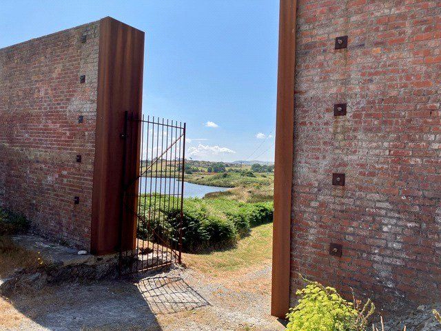 Property photo 3 of 39 Entrance Gates